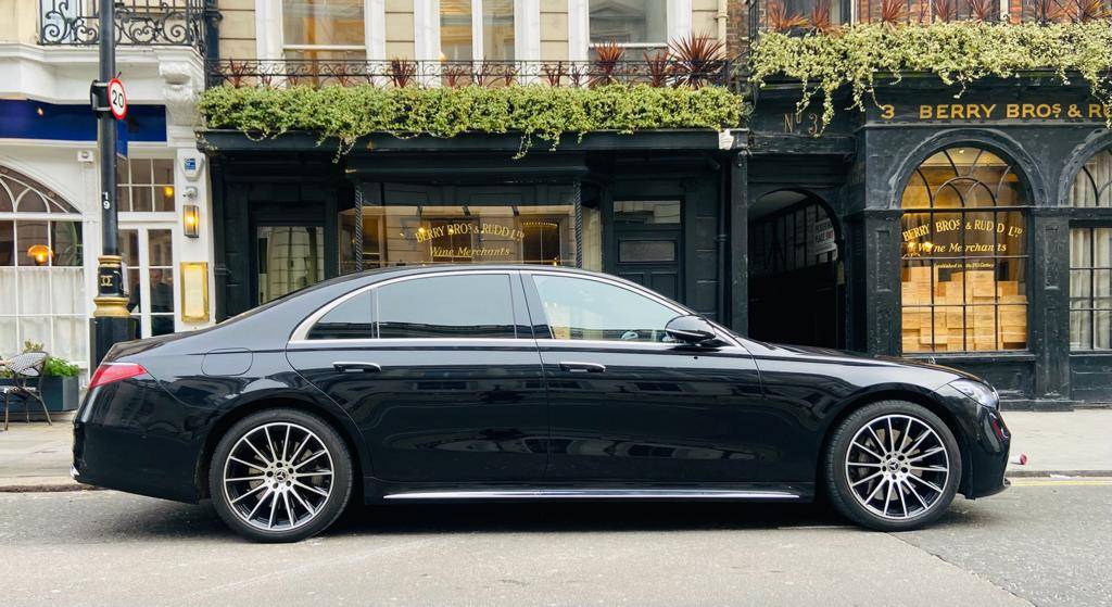 Discreet Premium Chauffeur Services Hire VIP Clients Belgravia Luxury Vehicle