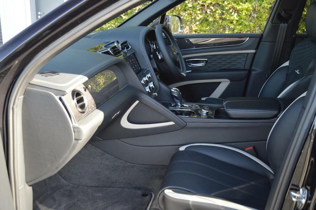 Smooth and Comfortable Long Distance Chauffeur Services London Executive Interior Cabin