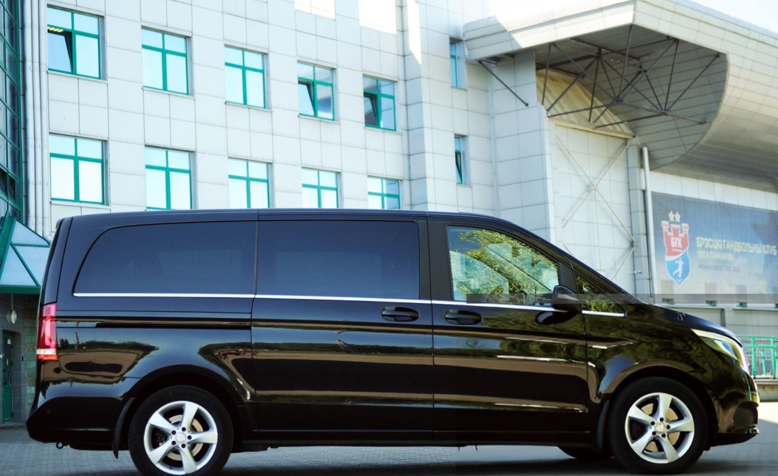 Luxury Executive Van Service London vehicle
