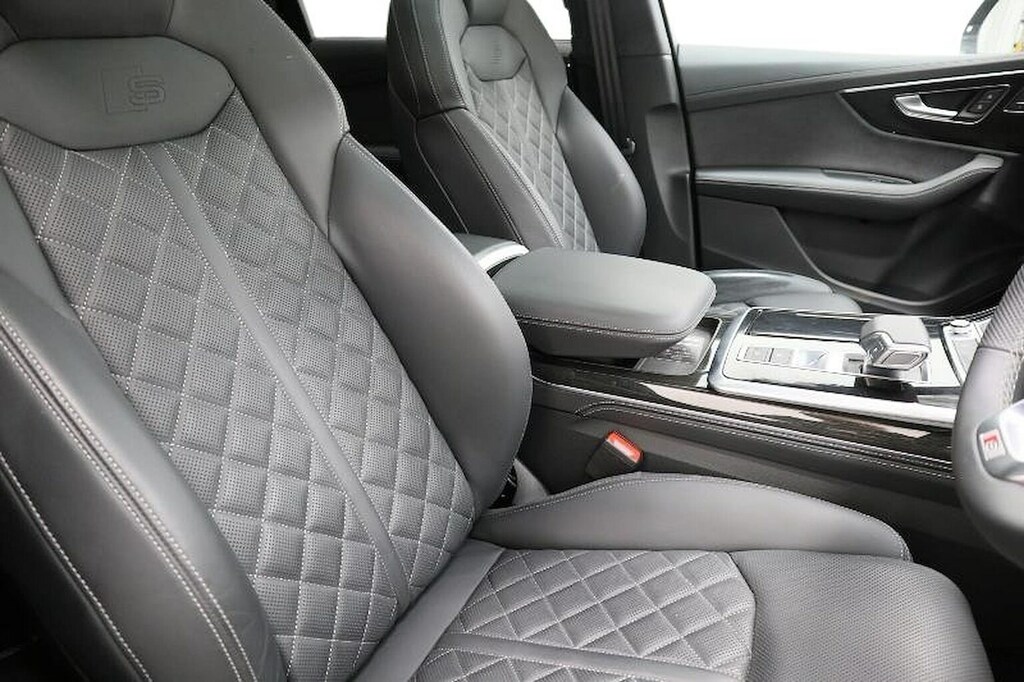 Door to Door luxury Chauffeur Service London Executive Interior Cabin