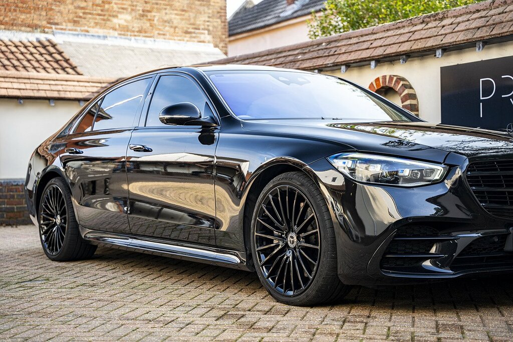 Premium Chauffeur Hire for Corporate Travel Executive Transfer Luxury Vehicle