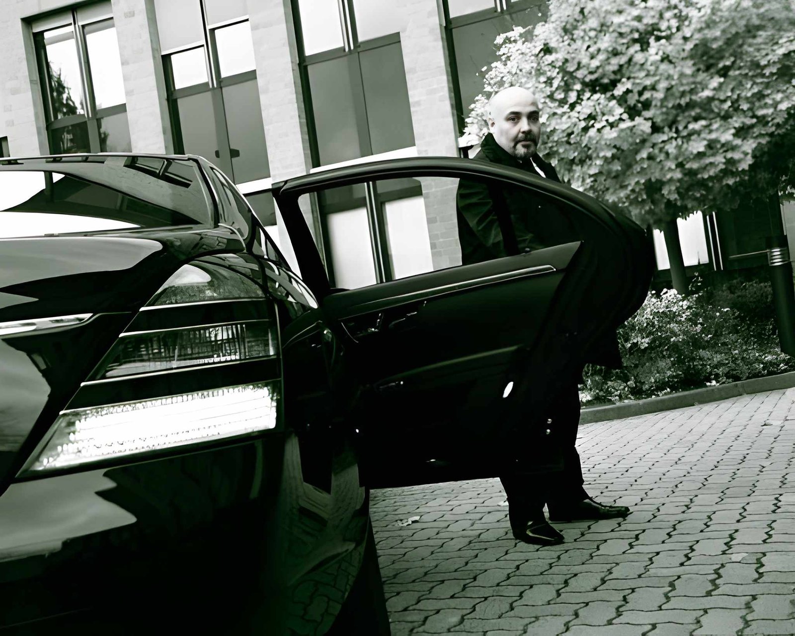 Luxury Business Class Transfers Service London vehicle