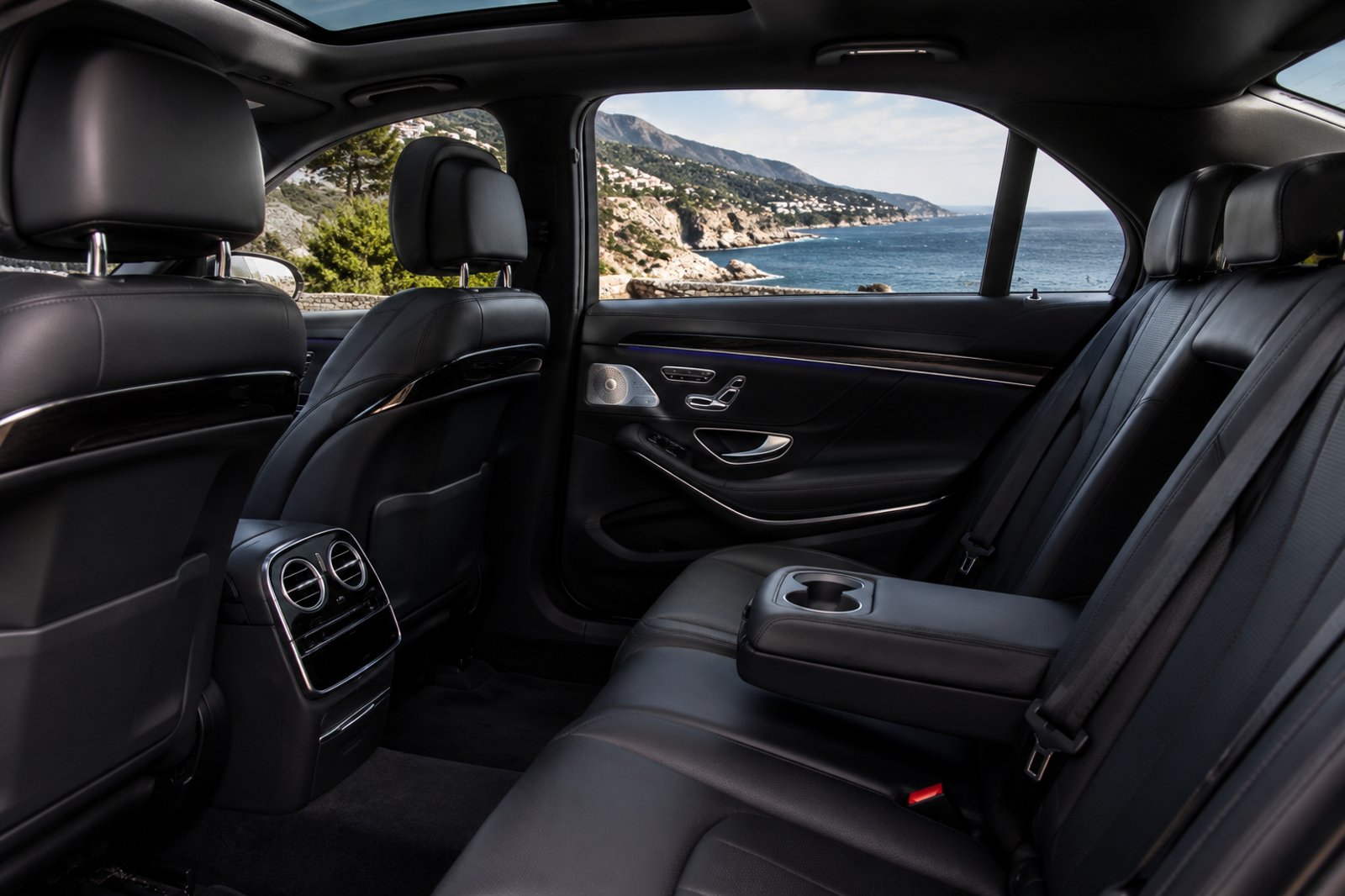 Golf Tournament Chauffeur Luxury Rear Seating Cabin Designed For Absolute Comfort