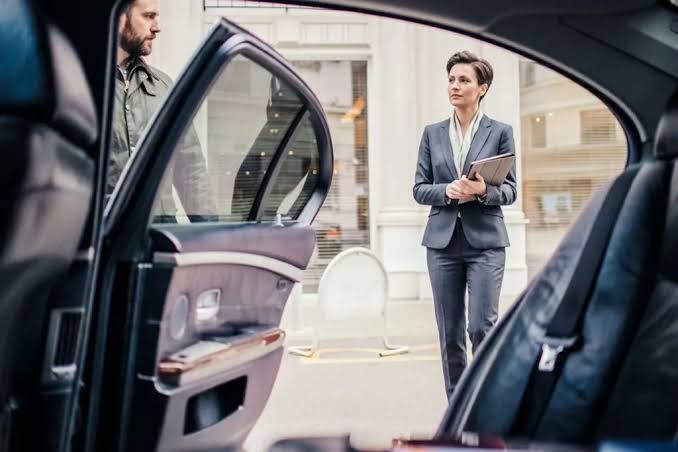 Executive Car With Driver Premium Rear Cabin Layout Engineered Specially For Active Business Travel Tasks